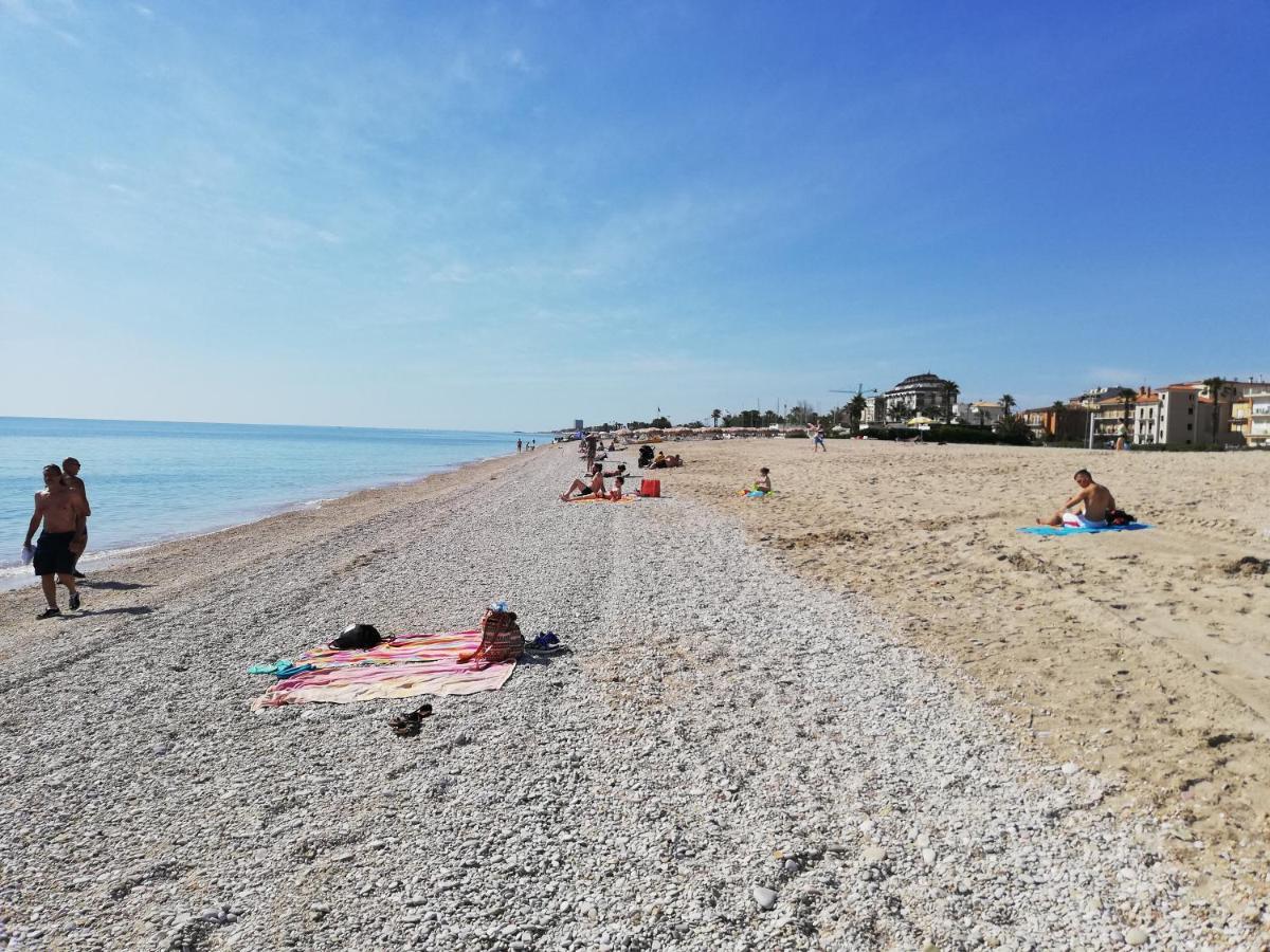 La Dimora Di Lola Hotell Porto SantʼElpidio Exteriör bild